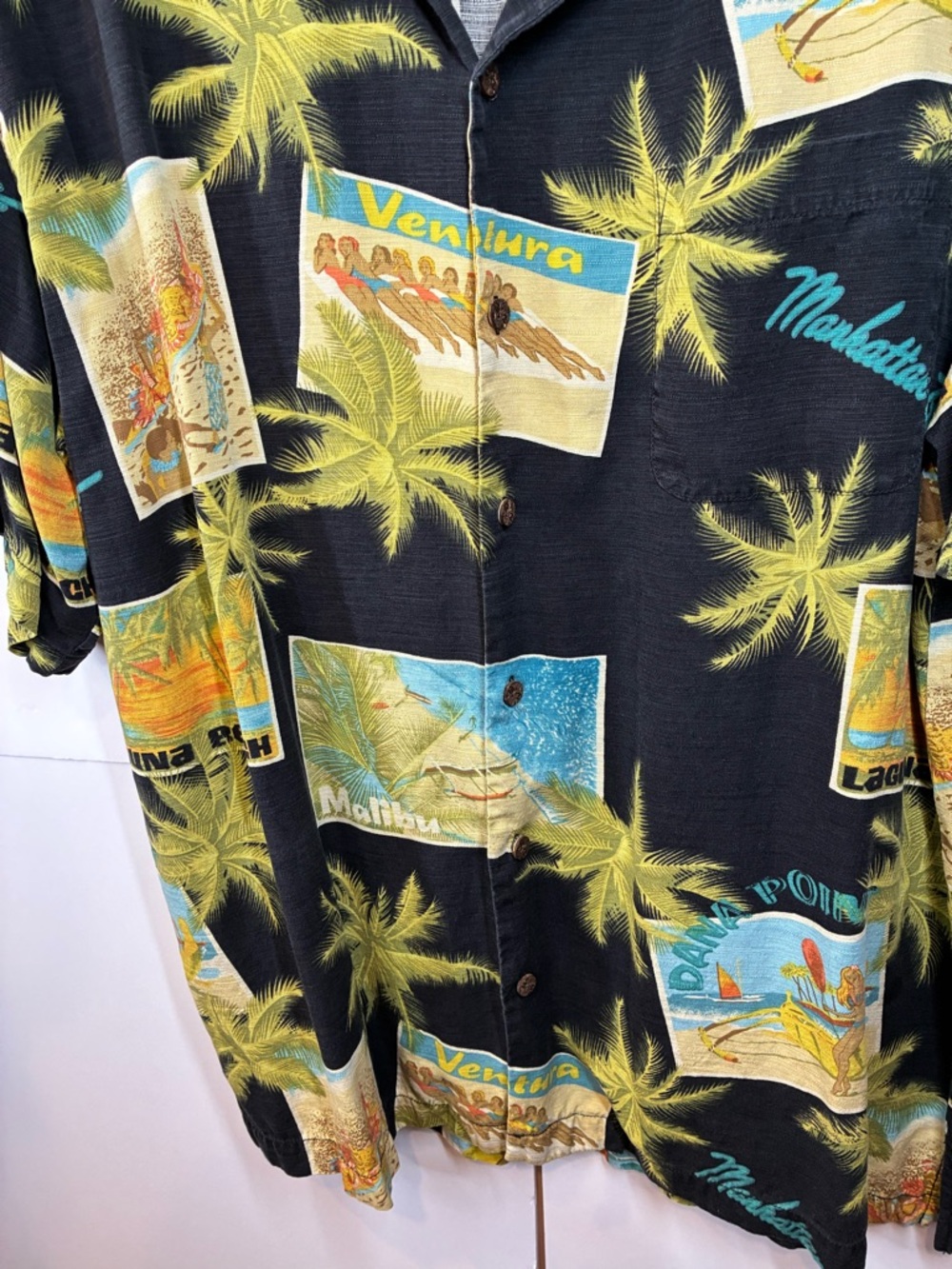 Tommy Bahama Hawaiian Shirt XL Black Palm Tree Beach Postcard 100% Silk - Picture 4 of 6